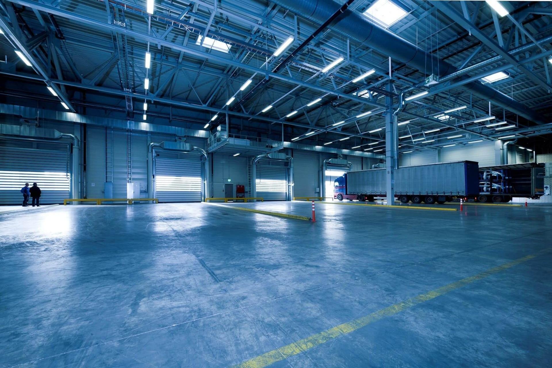 Garages en werkplaatsen De naam showroom zegt het eigenlijk al. U wilt graag iets laten zien, presenteren. LED verlichting heeft veel meer toepassingsmogelijkheden dan traditionele verlichting. De mogelijkheden om verschillende kleuren te gebruiken zijn eindeloos.